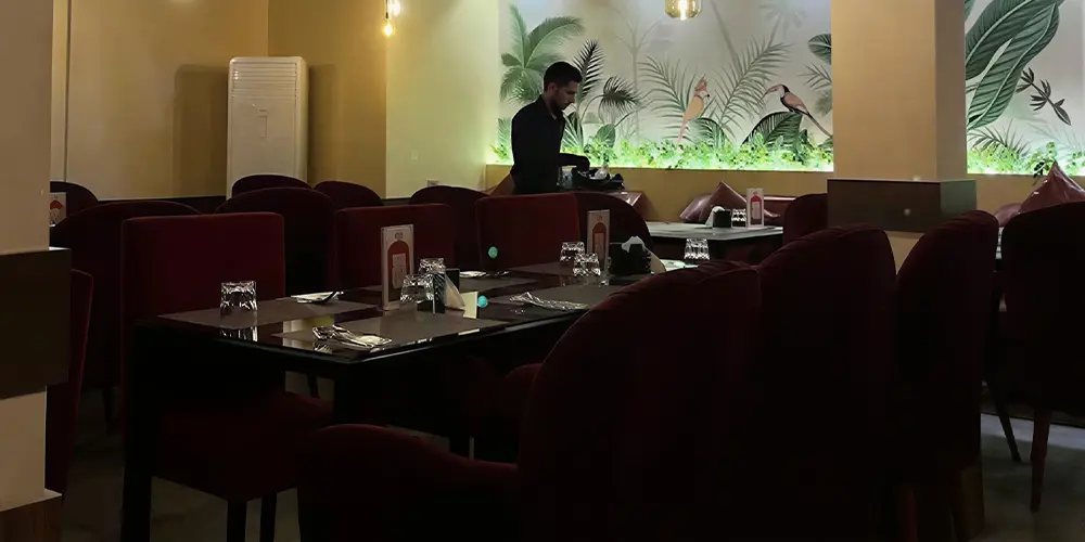 Comfortable Night Dining Experience